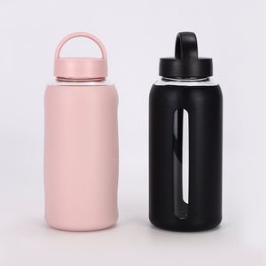 Bouteille d'eau en verre borosilicate écologique incassable à large ouverture 2-en-1 anti-fuite avec manchon en silicone 800 ml pour le sport - Product Image 6