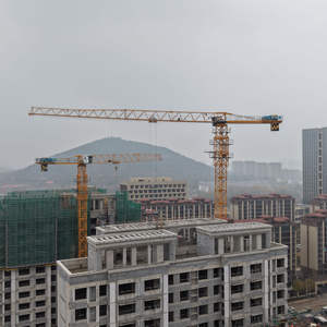 Grue à tour à plateau plat Dahan QTZ125(6015) de 10 tonnes à vendre, équipement de levage, construction lourde sans flèche avec moteur et roulement - Product Image 3