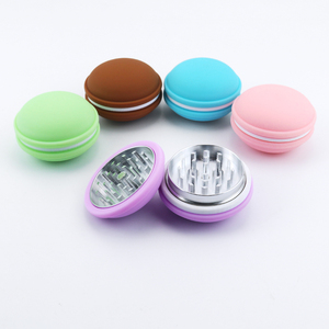 Vente en gros en vrac <span class=keywords><strong>Accessoires</strong></span> pour magasin de fumée Broyeur d'herbes en aluminium 2 parties Mini fraiseuse d'épices Broyeur d'herbes en métal Macaron frais - Product Image 3