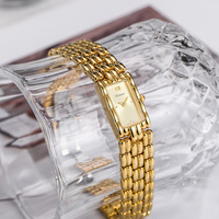 Dimeina Montre pour femme avec bracelet en acier doré Design moderne Nouveau bracelet carré simple à la mode Style Cube de sucre transparent Médiéval