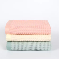 Couverture d'emmaillotage pour bébé, fabriquée par un fabricant OEM, haute capacité d'absorption d'eau, couleur unie, en coton