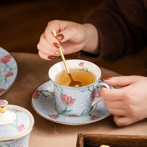 Ensemble élégant de thé et de café en porcelaine bleu tulipe, motif floral, 6 tasses et soucoupes, 1 pot à crème, 1 pot à sucre, 1 théière, 15 pièces, ensemble pour le thé de l'après-midi - Product Image 5