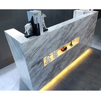 Comptoir de réception moderne et simple pour spa, comptoir en pierre blanche, petit comptoir de bar, salon de beauté, boutique, configuration avec comptoir