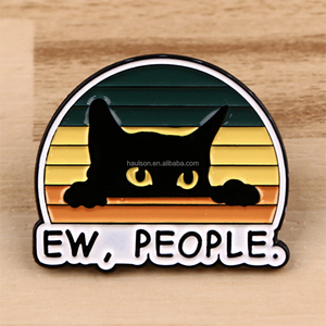 Simpatica spilla in smalto con sguardo di gatto nero simpatico in lega di animali distintivo a goccia di olio personalizzato stampato UV per abbigliamento - Product Image 1