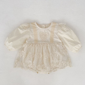 Nouvelle collection Printemps 2026 : Barboteuse bébé élégante à manches longues en dentelle, motif floral, en mélange coton-polyester, polyvalente pour les sorties - Product Image 4