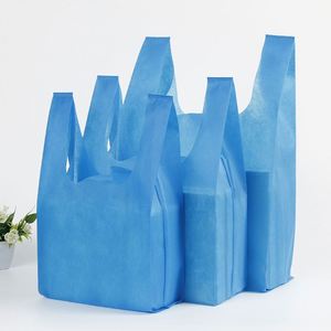 Sacs non tissés pliables écologiques à prix abordable pour courses et t-shirts, avec découpe en V, personnalisables avec logo imprimé - Product Image 4