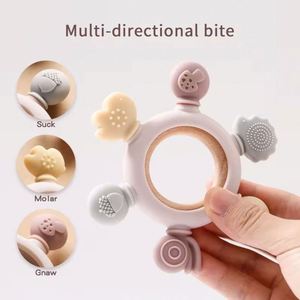 Nouveau style 2024 : Anneau de dentition personnalisé en bois et silicone sans BPA pour bébé - Product Image 6