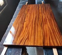 Prix d'usine Plateau de table en noyer colombien massif à bord naturel, Dalle de bois pour comptoirs et plans de travail, Table de bureau et de salle à manger en bois naturel