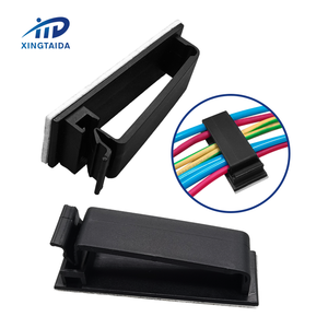 Venta al por mayor Clip de abrazadera de cable negro multiusos fuerte autoadhesivo de plástico de nailon soporte de cable organizador de gestión - Product Image 1