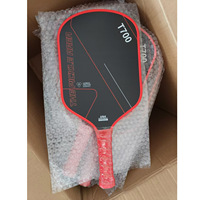 Raquette de pickleball en fibre de carbone T700, finition graphite, texture mate, épaisseur 16 mm, longueur 42 cm, poids 230 g, qualité compétition