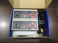 Consola de Videojuegos Retro Clásica Mini Portátil, Plug and Play, 620 Videojuegos, Salida AV, con Dos Controles Inalámbricos