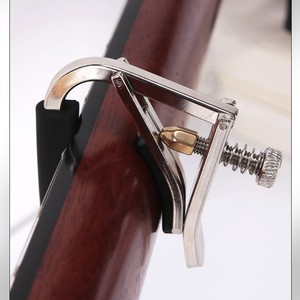 Alice A007V Capo de guitare en métal avec bouton réglable, finition polie, pour guitare acoustique et électrique - Product Image 1