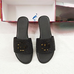 Sandali infradito piatti da donna TB estivi con punta aperta, scarpe da spiaggia per esterni con strass, suola morbida in gomma, taglie grandi - Product Image 1