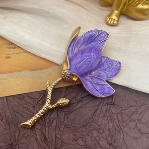 Spilla a forma di fiore di tulipano smaltato a goccia con alone tinto in stile medievale, emblema 3D retrò, semplice ed elegante, accessori per abbigliamento uomo e donna - Product Image 3