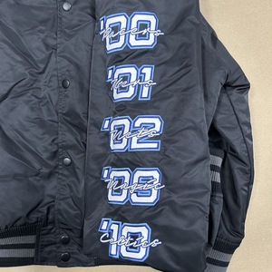 Blouson Bomber en Satin Noir Brodé de Lettres Grecques, Boutons sur le Devant, Longueur Standard, Idéal pour les Tenues de Sororités et Fraternités - Product Image 5