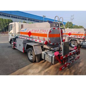 Camion-citerne HOWO 2200L robuste pour le transport de diesel et d'essence, avec émissions et direction personnalisées, camion-citerne à carburant, camion-citerne à huile - Product Image 6