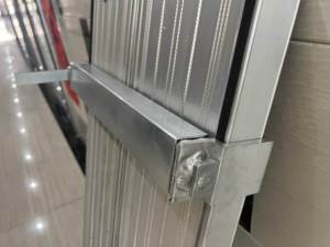 Hàn hợp kim nhôm dày <span class=keywords><strong>2</strong></span>.0mm Hệ thống khóa tấm ván 225kg Khả năng chịu tải để giữ <span class=keywords><strong>2</strong></span> bộ phận giàn giáo thang cố định - Product Image 4