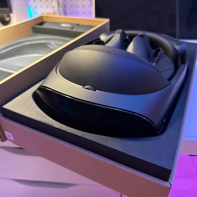 Used MetaQuest Pro All in One Virtual Reality VR Headset with 256GB Storage 12GB RAM Support 6 Degrees of Freedom Inside-out