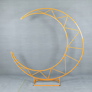 ฉากหลังโค้งรูปพระจันทร์แบบใหม่ที่เป็นมิตรกับสิ่งแวดล้อมสำหรับตกแต่งและอุปกรณ์ประกอบฉากโลหะสำหรับ<span class=keywords><strong>งาน</strong></span><span class=keywords><strong>แต่ง</strong></span><span class=keywords><strong>งาน</strong></span> ฉากเวที และของตก<span class=keywords><strong>แต่ง</strong></span> - Product Image 3