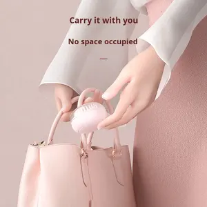 Specchio Rotondo con Pettine 2-in-1, Pad Rimuovi Peli Autopulente e Copertura Antipolvere, Pettine Tascabile Compatto per Viaggi e Igiene Personale - Product Image 3