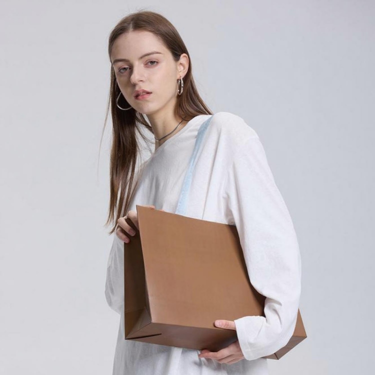 สีน้ำตาล