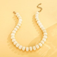 Collier en résine à grosses perles pour femmes, collier minimaliste moderne, accessoires de bijoux