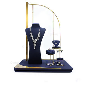 Présentoir de Luxe Personnalisé pour Bijoux en Métal – Support de Rangement pour Bagues, Boucles d'Oreilles et Colliers – Buste de Présentation de Bijoux - Product Image 6