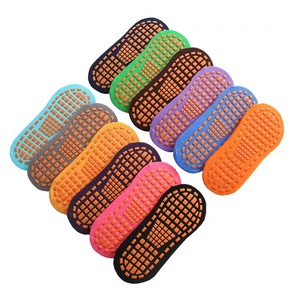 Populaire anti-dérapant antidérapant adulte enfants <span class=keywords><strong>Trampoline</strong></span> <span class=keywords><strong>Park</strong></span> chaussettes personnalisé athlétique coton Polyester Sport Grip <span class=keywords><strong>chaussette</strong></span> - Product Image 2