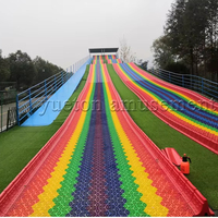 Populaire enfants parc d'attractions équipement pneu arc-en-ciel toboggan mur d'escalade aire de jeux extérieure avec toboggan