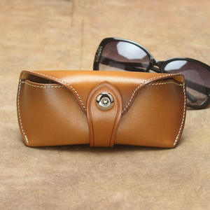 Étui à lunettes rétro fait main AndoBag en cuir de vache véritable, sac à lunettes à cordon, cuir tanné, boucle magnétique, poche - Product Image 2