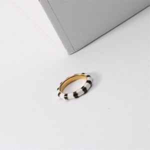 Anillos de Oro Chapado en Acero Inoxidable con Esmalte, Joyería de Moda - Product Image 3