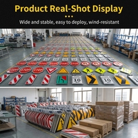Panneau de signalisation routière à LED solaire en aluminium avec film réfléchissant de première qualité, étanche IP67, impression UV, tailles personnalisées