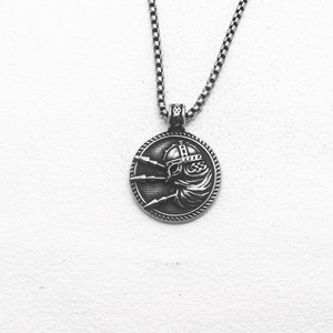 Yunnique Collier unisexe en acier titane avec pendentif épée, design rétro soldat en relief, bijou cadeau - Product Image 5