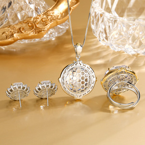 Alla moda temperamento leggero <span class=keywords><strong>di</strong></span> lusso pieno <span class=keywords><strong>di</strong></span> squisiti elementi <span class=keywords><strong>di</strong></span> zirconio orecchini collane anelli Set <span class=keywords><strong>di</strong></span> accessori - Product Image 2