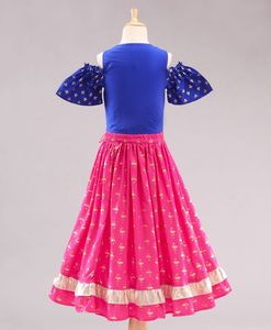 Tenue ethnique élégante pour filles Twisha, choli à épaules dénudées imprimé, associé à un ghagra imprimé en bleu et rose (6 mois à 14 ans) - Product Image 2
