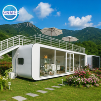 Capsule de vie autonome au design futuriste, conteneur extensible de 40 pieds, maison-capsule spatiale de luxe type Apple Cabin avec balcon