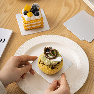 Plaque de <span class=keywords><strong>carton</strong></span> pliée de bord avec de l'<span class=keywords><strong>or</strong></span> personnalisé de LOGO emboutissant les panneaux blancs/noirs brillants de gâteau - Product Image 2