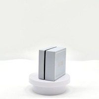 Boîte rigide bleu ciel avec logo argenté carré, revêtement UV, lamination mate, offset, paillettes, personnalisable, premium, pour parfum, bijoux, petite taille