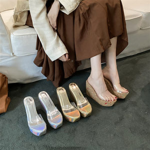 รองเท้าส้นเตารีดแบบใส ปากปลา ดีไซน์หรู รุ่นใหม่ ปี 2024 - Product Image 3