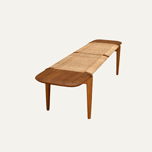 Banc moderne en teck massif avec assise tressée, mobilier d'intérieur minimaliste - Product Image 1