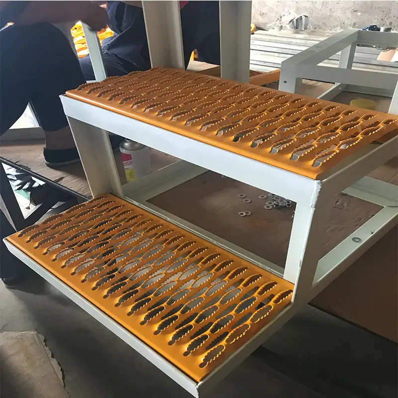 관통되는 금속 통행 패널 관통되는 금속 층계 보행 알루미늄 관통되는 삐걱거리는 공급자