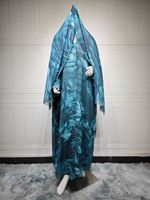 Ensemble Abaya et Hijab à Imprimé Marbre Artistique – Mode Modeste Contemporaine pour Boutique de Vêtements Féminins – Ensemble Robe Abaya