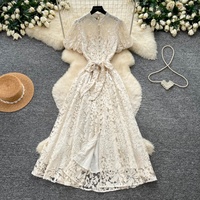 Robe élégante pour femmes en dentelle rose, style A, décontractée, col montant, manches bouffantes courtes, ceinture, longueur midi, pour tous les jours et les soirées