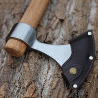Meilleure qualité personnalisé fait à la main en acier à haute teneur en carbone Viking tactique Camping outil hache Tomahawk avec gaine en cuir Bushcraft Viking hache