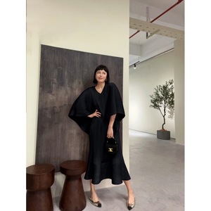 Nuovo Abito Lungo <span class=keywords><strong>Elegante</strong></span> e Sofisticato a Trapezio in Poliestere Rosso Lampone con Scollo a V, Taglie Forti, con Volant, da <span class=keywords><strong>Donna</strong></span>, <span class=keywords><strong>Estivo</strong></span> 2026 - Product Image 2