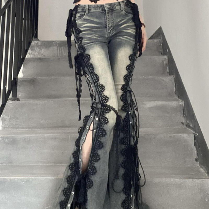 Pantalon évasé en dentelle à bords noirs