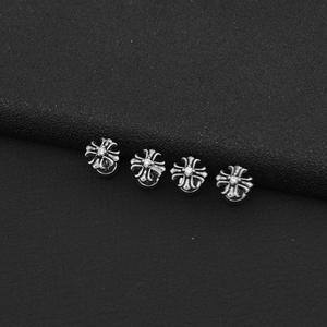 Boucles d'oreilles de mode polyvalentes uniques en diamant incrusté de sens haut de gamme pour hommes de style punk vintage en acier au titane - Product Image 3