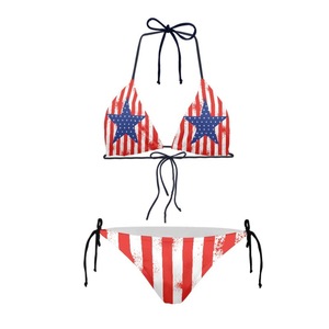 Conjunto de bikini con estampado de bandera americana para mujer, top halter a rayas, parte inferior con lazo lateral, traje de baño elástico de poliéster y spandex - Product Image 1
