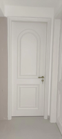 Porte de chambre à coucher de style minimaliste classique en bois massif, finition peinture laquée, double porte, sur mesure, couleur blanc laiteux