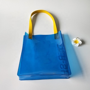 <span class=keywords><strong>กระเป๋า</strong></span>ช้อปปิ้งทำจาก PVC สีฟ้าพร้อมที่จับหนัง PU โลโก้ OEM <span class=keywords><strong>กระเป๋า</strong></span>ช้อปปิ้งสะพายไหล่ข้างเดียว<span class=keywords><strong>กระเป๋า</strong></span>ผ้าใบพลาสติกตัวอักษร - Product Image 4
